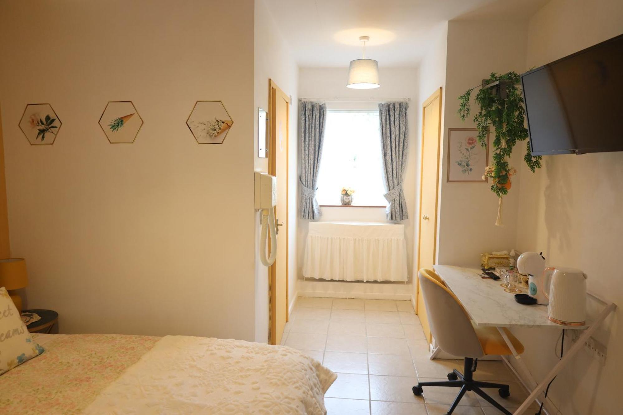 The Evergreen Hotel *