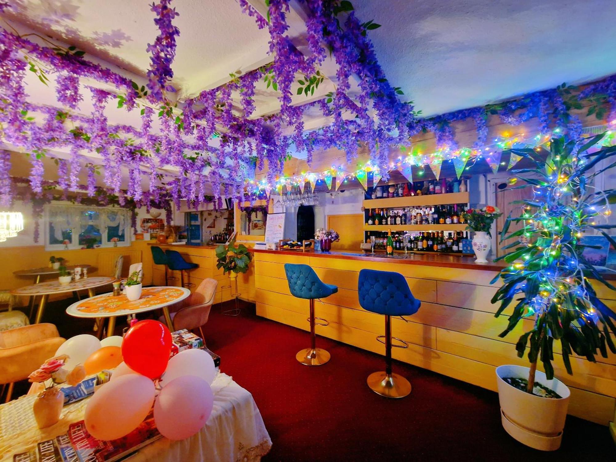 The Evergreen Hotel Hotel *
